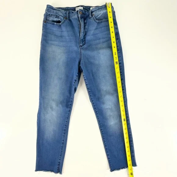 Sofia by Sofia Vergara Women’s Rosa Curvy Ankle Medium Wash Denim Jeans | 12 - Picture 7 of 16